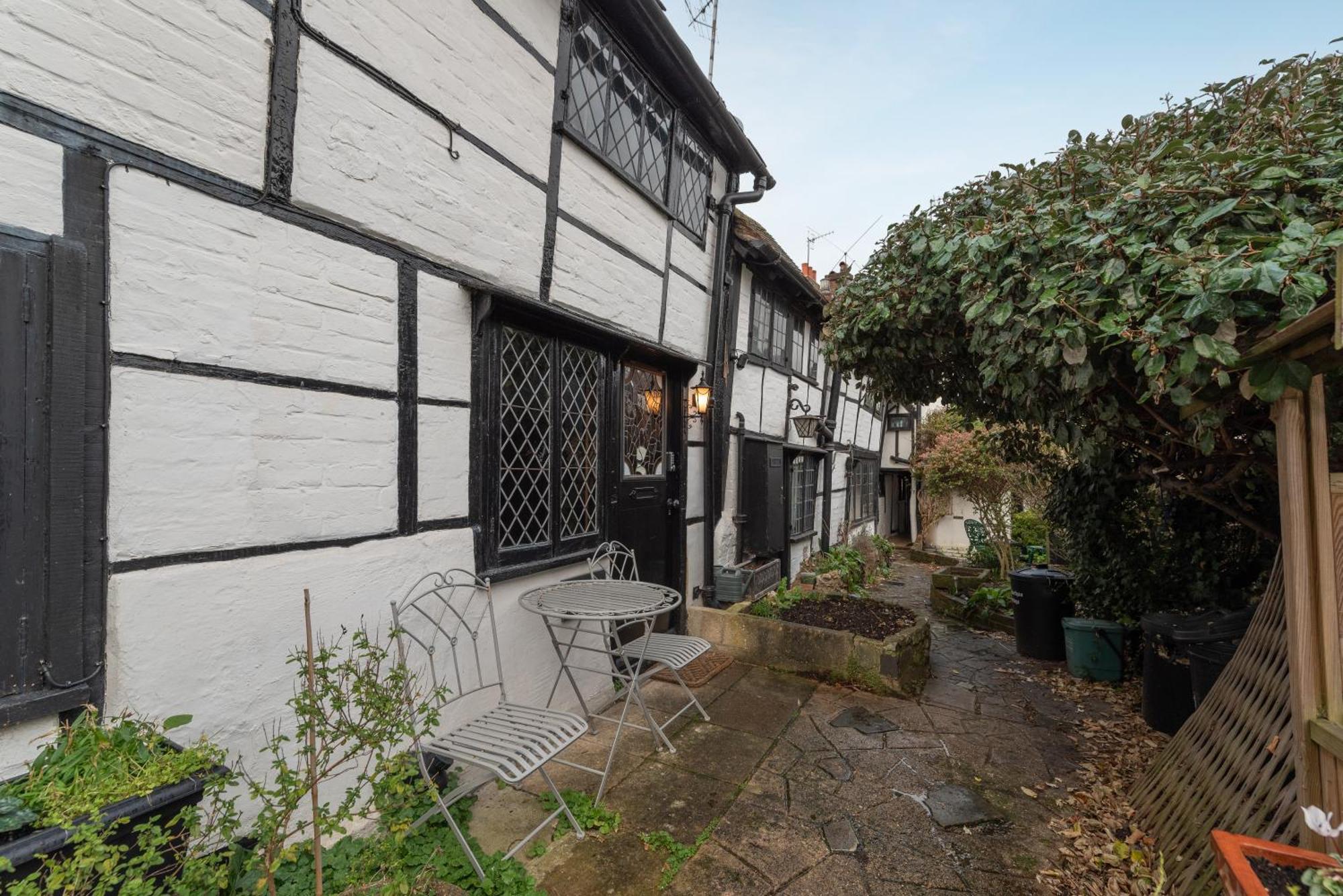 15Th Century Tiny Character Cottage-Henley Centre Henley-on-Thames Exterior foto
